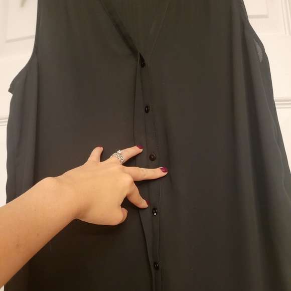 Black sleeveless blouse - Picture 5 of 6